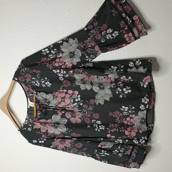 Gray and pink floral blouse size LP - Picture 4 of 5